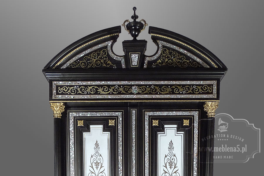 antyki Bielsko inkrustowany kredens mosiądzem