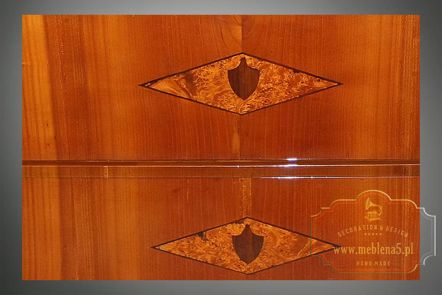 wypoliturowane szuflady z drewna czereśniowego
