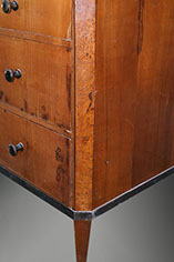 fragment komody przed renowacją