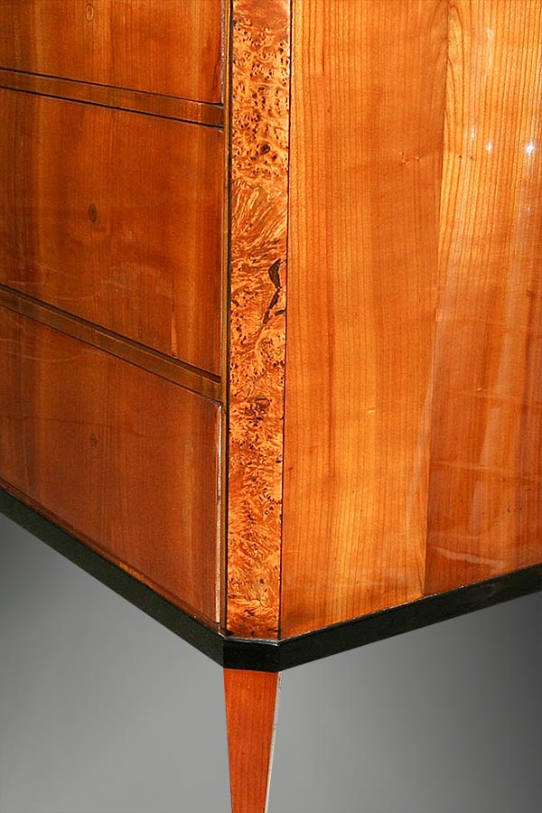 fragment wypoliturowanej komody meble na 5 bielsko